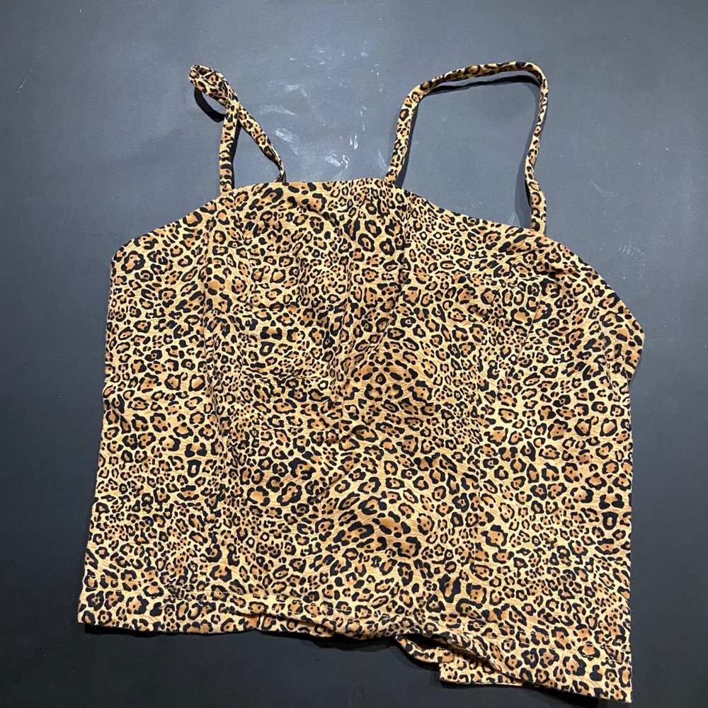 Urban outfitters, cropped top